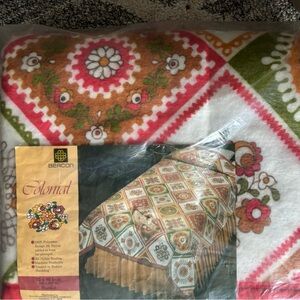 Beacon Colonial Floral Throw